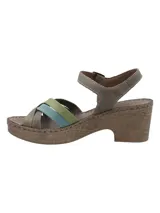 Sandalias con plataforma RKF modelo Dalia, color verde, con tiras cruzadas en tonos verde, beige y celeste.