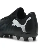 Tacos de fútbol para hombre, color negro, con diseño aerodinámico y suela optimizada para mejor tracción.