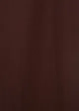 Pantalón largo de corte recto color marrón.