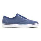 Zapatillas urbanas grises con cordones negros, suela blanca con línea negra y cuello acolchado.