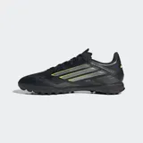 Championes de fútbol Adidas F50 League para césped artificial, color negro con detalles en amarillo y plateado. Presentan exterior Fiberskin con estampado Sprintgrid y lengüeta Tunnel adaptable.