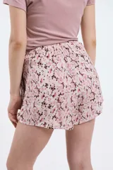 Short de tiro alto con estampado de cebra, con detalle de nudo en la cintura.