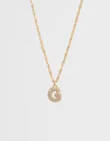 Cadena corta dorada con dije de la letra A cubierto de strass.