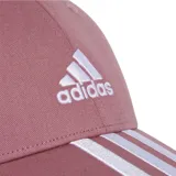Gorra de béisbol Adidas color rosa con logo bordado en blanco en el frente y tres franjas blancas en la visera.