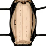 Cartera de hombro negra con doble asa corta y logo triangular metálico plateado de Guess en el frente.