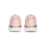 Championes Puma Transport Modern color rosa claro con detalles en dorado y suela blanca.