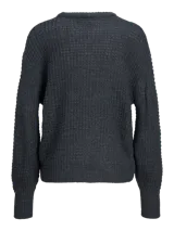 Sweater gris de punto con cuello redondo y mangas largas.