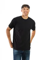 Remera negra de algodón preencogido, con cuello redondo y corte clásico.