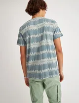 Tshirt teñida con estampado abstracto y logo, de corte clásico.