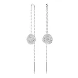 Pendientes colgantes plateados con cadena fina y dije circular con incrustaciones de cristales blancos.