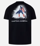 Remera negra de algodón con estampa del Capitán América en la espalda y la inscripción "Captain America" en blanco.