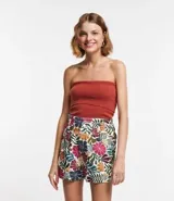 Blusa sin breteles color ladrillo, confeccionada en tejido de punto texturizado.