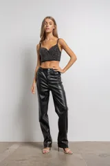 Top bustier negro con apliques de piedras negras brillantes, espalda elastizada y tirantes regulables.