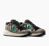 Championes Converse Wave Trainer OX con estampado animal print de leopardo y cebra, con logo de la marca en color verde.