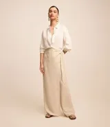 Pantalón de playa de viscosa y lino, con diseño cruzado y lazo lateral.