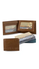 Billetera de cuero marrón con pespuntes decorativos en degradé de colores. Cuenta con compartimentos para billetes, volante, visor y tarjeteros.