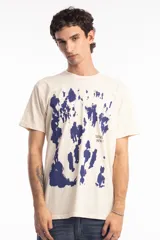 Remera unisex color beige de algodón con estampado abstracto en azul.