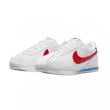Zapatillas urbanas Nike Cortez color negro con detalles en blanco.