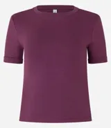 Blusa de viscosa color verde, con cuello redondo y manga corta con detalle plegado.