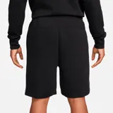 Short deportivo Nike Sportswear Tech Fleece de hombre, color negro, con cintura elástica ajustable con cordón, bolsillos laterales con cierre y logo pequeño bordado en la pierna izquierda.
