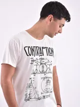 Remera gris oscuro con estampa frontal de una moto y texto en blanco.