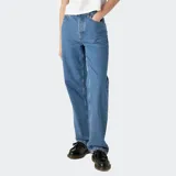 Pantalón de jean azul de corte recto, tiro alto y cinco bolsillos.