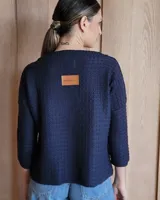 Buzo azul de tejido de punto con cuello redondo y mangas 3/4.