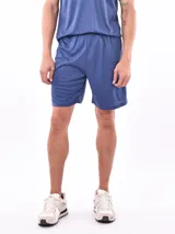Short deportivo azul con cintura elástica.