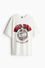 Remera blanca de algodón con estampado del logo de los Rolling Stones y la leyenda "Some Girls US Tour 1978".