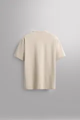 Camiseta blanca de corte holgado, cuello redondo y manga corta. Detalle de logo estampado en el bajo. Zara Athleticz.