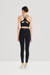 Calza larga de lycra negra de tiro alto y cintura doble.