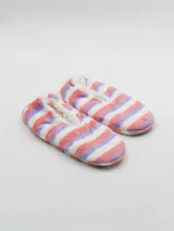 Pantuflas ballerina de tela suave con rayas horizontales en color lila, naranja y blanco.