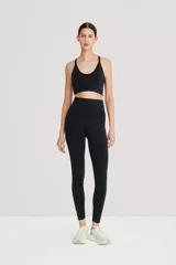 Calza larga de lycra negra de tiro alto y cintura doble.