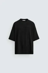 Sudadera negra de tejido con mezcla de algodón con estructura, corte relaxed fit, cuello redondo y manga corta.