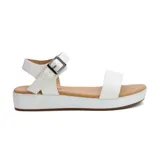 Sandalias negras de plataforma con dos tiras anchas y hebilla en el tobillo.