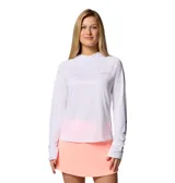 Remera blanca con capucha, de manga larga y protección solar UPF 40.