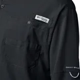Camisa de hombre Columbia Tamiami II de manga larga color negro, con cuello abotonado, cierre frontal con botones, dos bolsillos en el pecho con cierre de velcro, tecnología Omni-Shade UPF 40 para protección solar y tecnología Omni-Wick para evaporación avanzada de la humedad. Cuenta con ventilación en la espalda y logo de la marca bordado en el pecho.