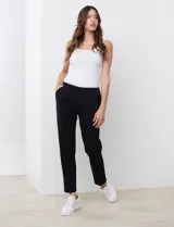 Pantalón jogger blanco de algodón con pretina elastizada.