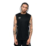 Musculosa deportiva negra con cuello redondo y detalles de ribete blanco en los laterales. Presenta el logo Umbro en blanco en el pecho.