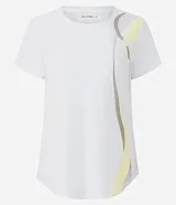 Remera deportiva blanca de microfibra con mangas cortas y estampa de ondas verticales en amarillo y gris.