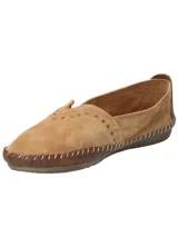 Alpargatas RKF Laurie color ladrillo de cuero suede con tachas metálicas y suela de goma antideslizante.