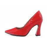Zapato de tacón alto Piccadilly, color rojo charol, con punta fina y tacón geométrico.