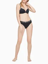 Bombacha clásica Calvin Klein Ultimate, color negro, con cintura elástica con el logo de la marca en blanco.