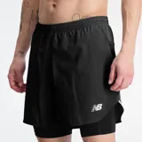 Short deportivo New Balance Q Speed 6 Inch 2-in-1 para hombre, color negro, con short interior ajustado para mayor sujeción y logo de la marca en el lateral. Confeccionado con tecnología NB DRY de secado rápido.
