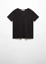 Remera celeste de lino con cuello en V y mangas cortas.