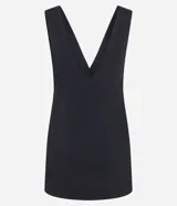 Vestido corto negro de poliéster, con breteles anchos, escote V delantero y trasero y bolsillos grandes.