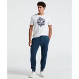 Remera blanca de mangas cortas con estampado de hojas de monstera en el frente.