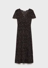 Vestido midi marrón con estampado de lunares blancos, escote en V, mangas cortas abullonadas y corte entallado.