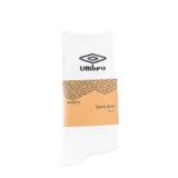 Pack de tres pares de medias deportivas blancas con logo Umbro en negro.