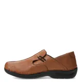 Zapato negro con diseño casual, elaborado en cuero y con suela de goma.